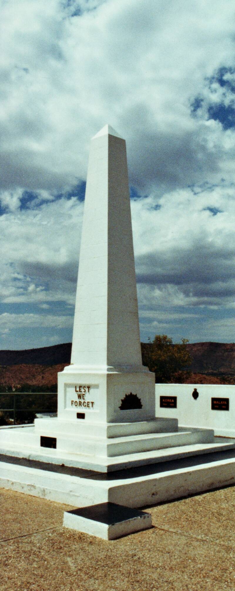 192alicespringsoorlogsmonument.jpg