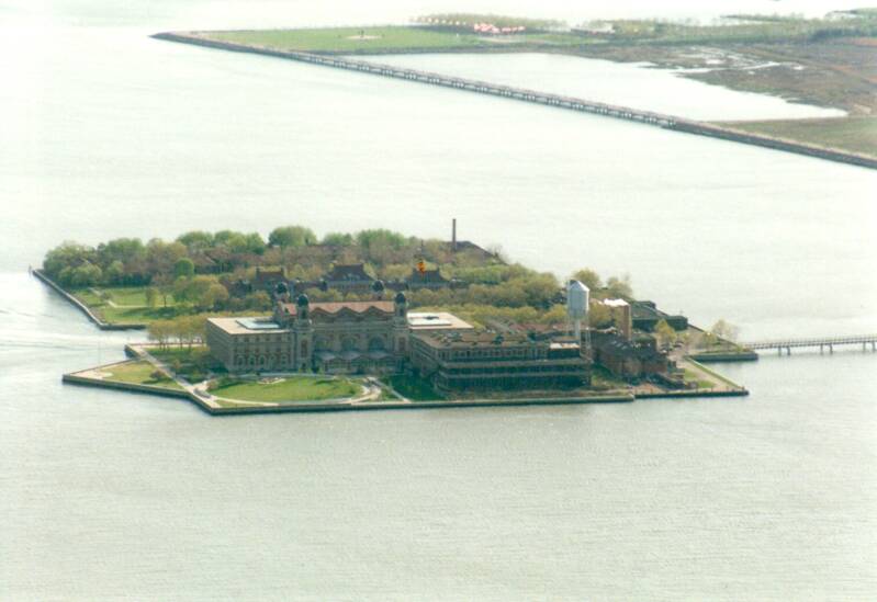 19newyorkuitzichtempirestatebuildingellisisland.jpg