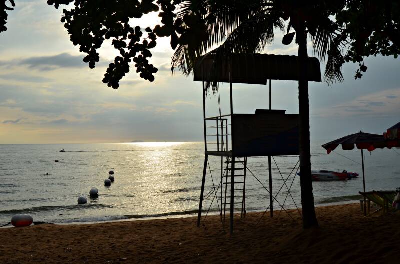 2115pattayajomtienbeachjpg.jpg