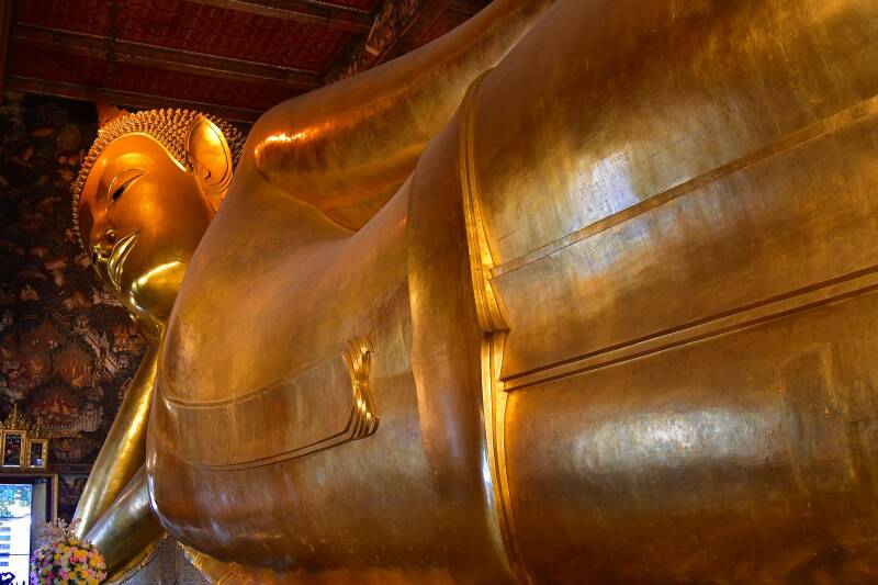 2220bangkokwatpholiggendeboeddha46mjpg.jpg