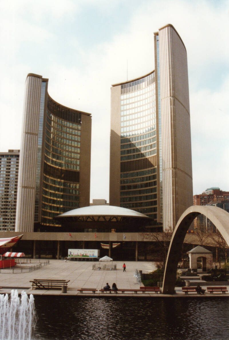 62torontonewcityhall.jpg