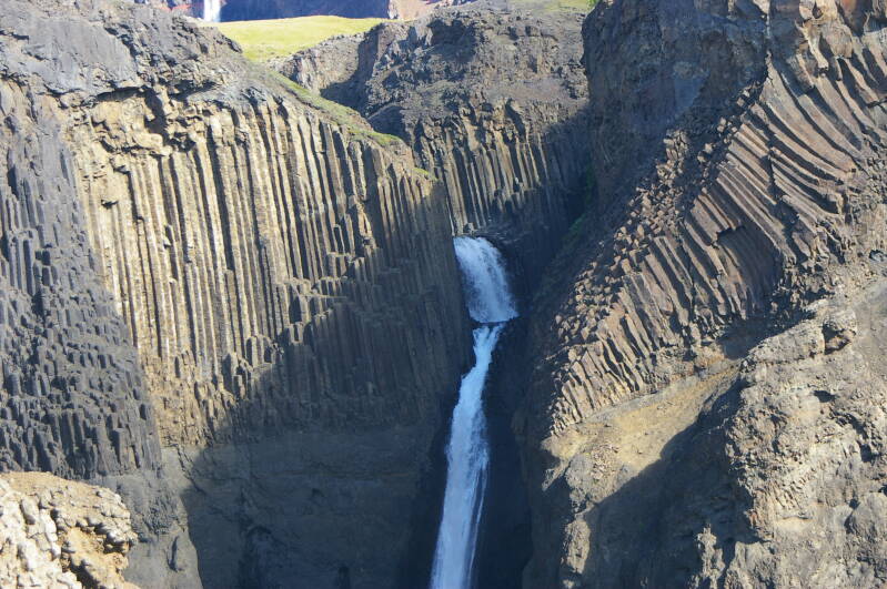 afbeelding521hengifoss.jpg