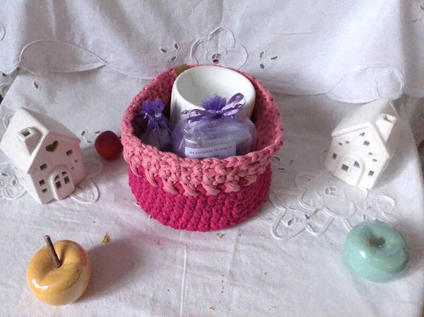 PANIER DECOUVERTE FUSCHIA AVEC LISERET ROSE