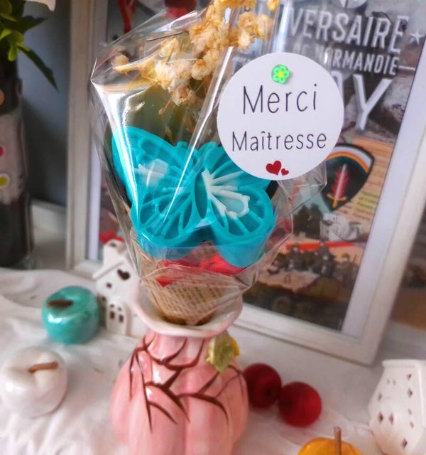 FLEUR INDIVIDUELLE POUR MAITRESSE ET ATSEM SENTEUR "BARBE A PAPA"