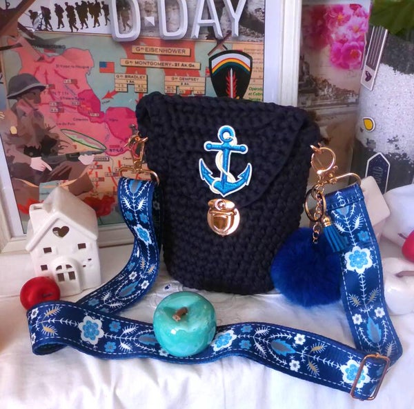 POCHETTE POUR  TELEPHONE FORME DEBOUT