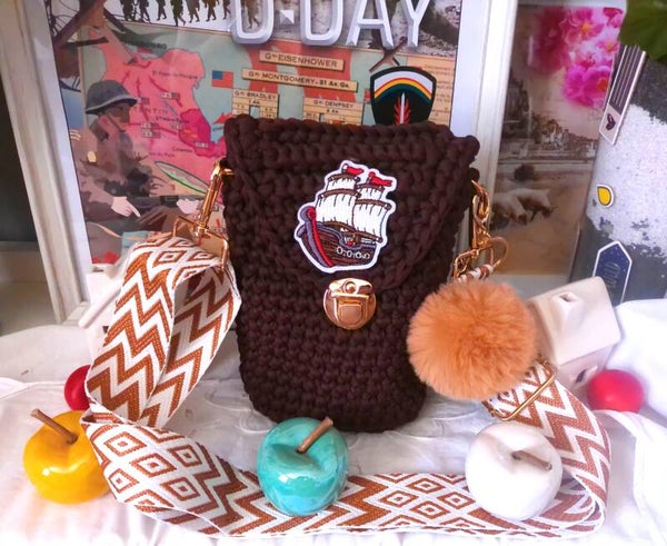 POCHETTE POUR  TELEPHONE FORME DEBOUT