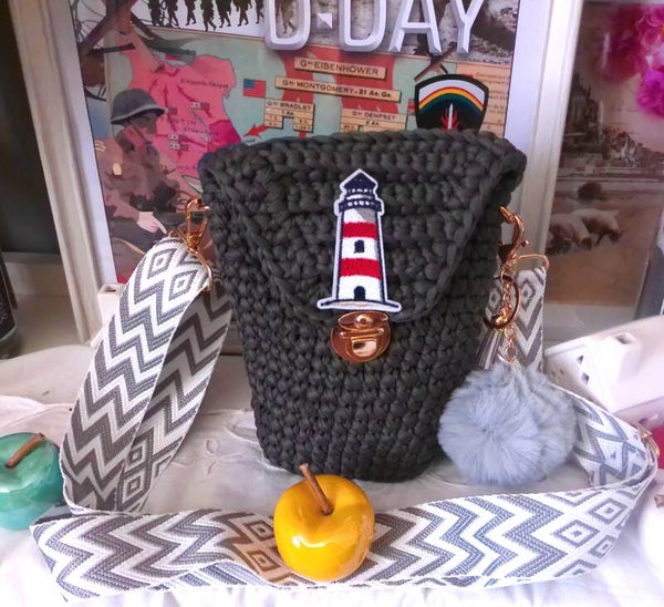 POCHETTE POUR  TELEPHONE FORME DEBOUT