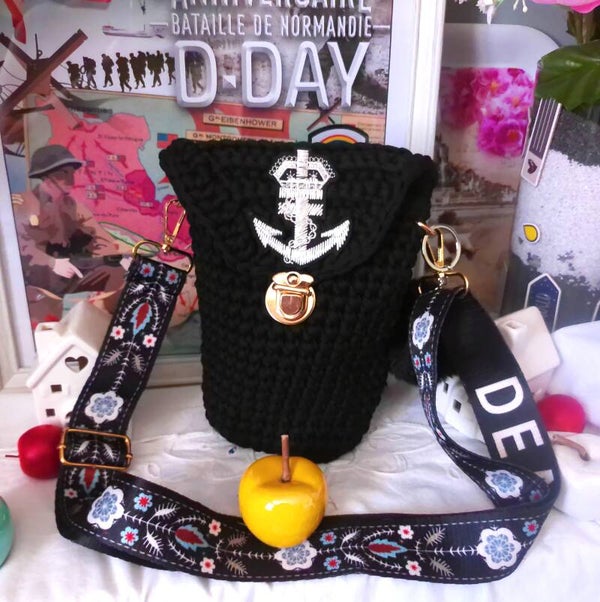POCHETTE POUR  TELEPHONE FORME DEBOUT