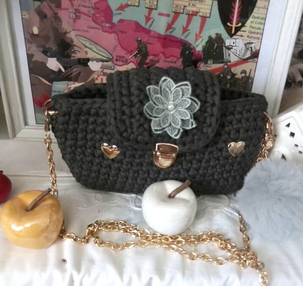 POCHETTE POUR  TELEPHONE FORME COUCHER