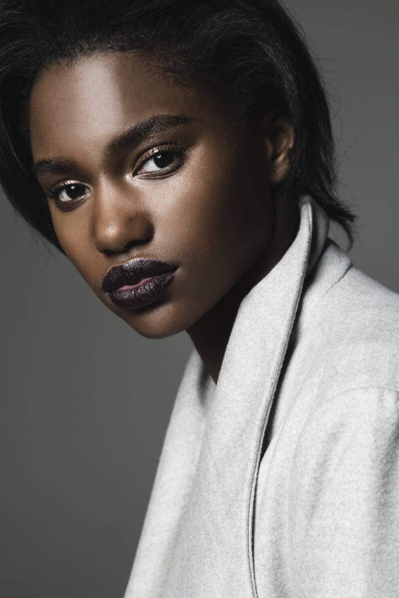 Portrait maquillage édito peau naturelle – projet mode à Annecy