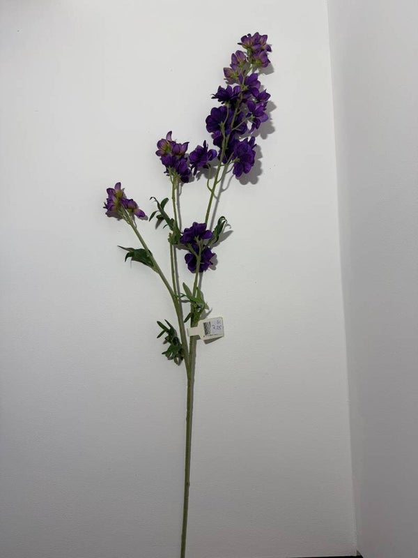 31 Larkspur spray 77 cm
