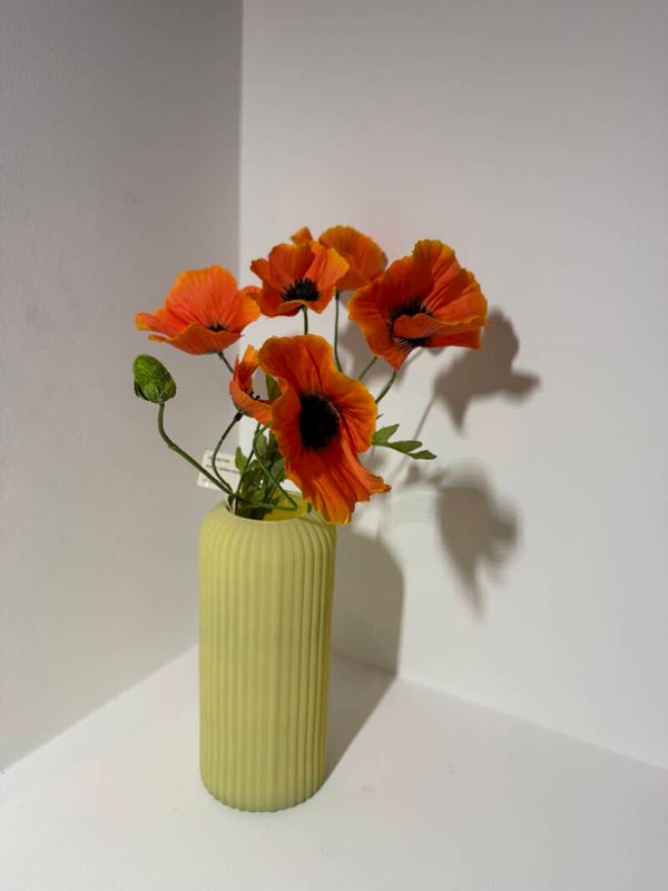 Aanbieding! Gele vaas inclusief bloemen