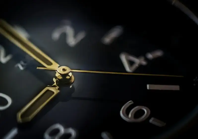 Gros plan sur le cadran horaire d'une montre