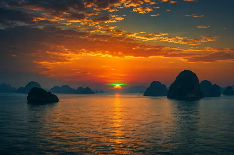 Le rayon vert au coucher du soleil sur la mer de Chine