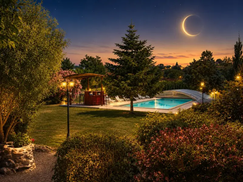 Week-end Nouvelle Lune de développement personnel et intuition dans le Gers avec jardin, piscine et ambiance apaisante sous une discrète nouvelle lune.
