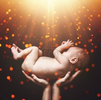 Bébé symbole de réincarnation, lumière spirituelle