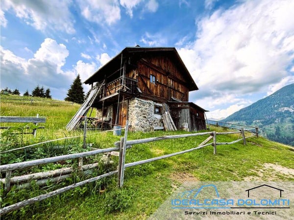 ESCLUSIVO TABIA' RISTRUTTRATO A SAN PIETRO DI CADORE, VISTA A 360° SULLA VAL COMELICO