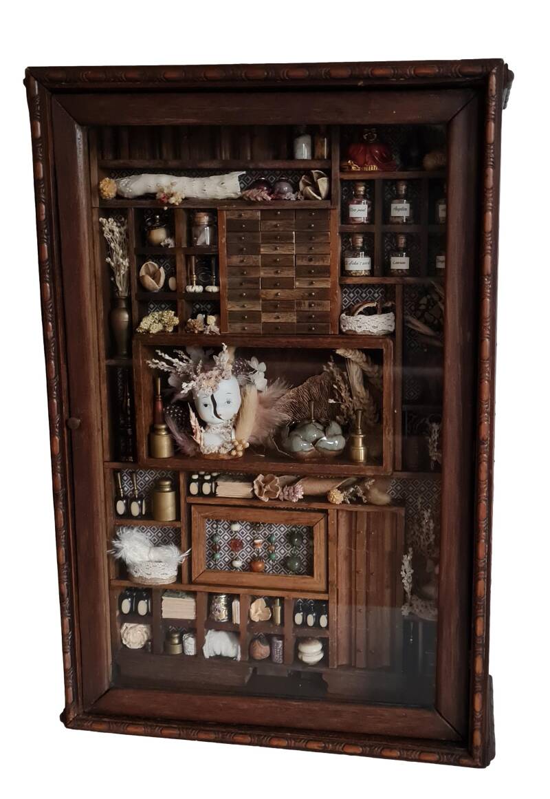 Helende objecten, 2023, hout, papier, glas, natuurlijke materialen, gevonden voorwerpen
