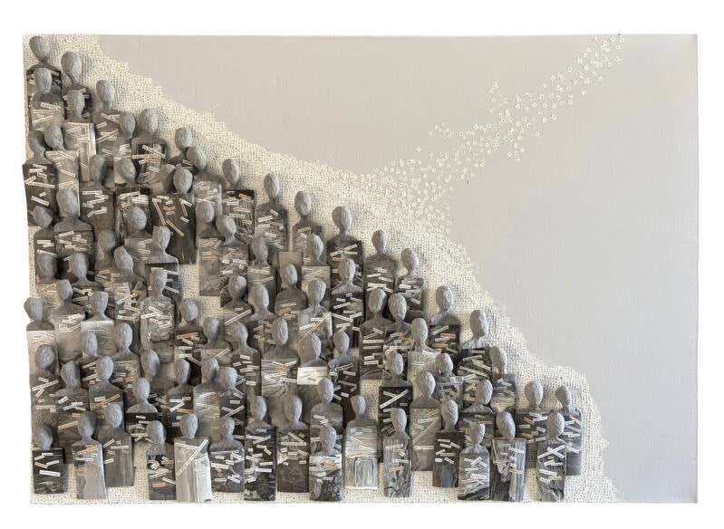 Wie ben ik zonder? 2026, papier-maché, papier, verf, alluminiumfolie