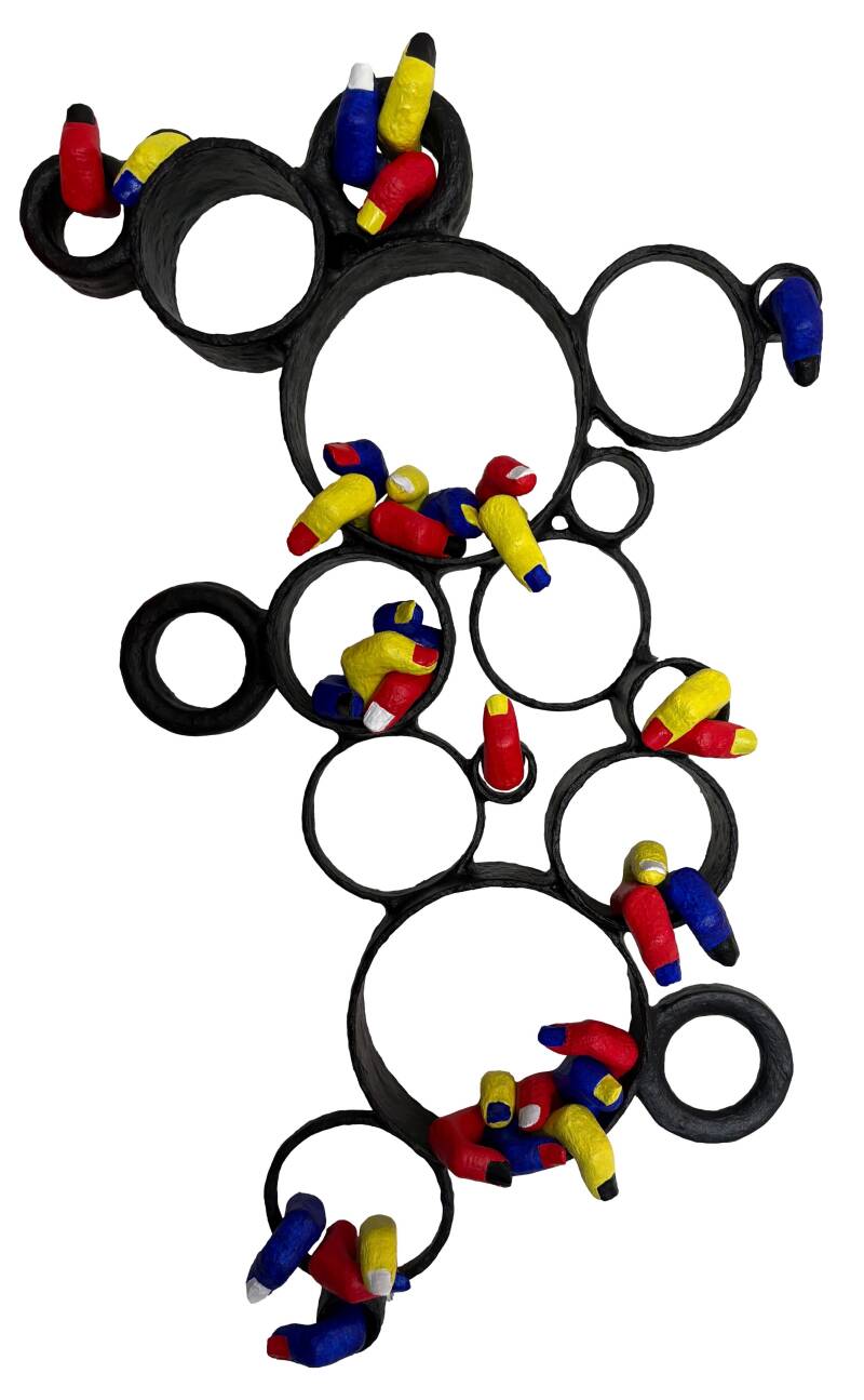 Cirkels en vingers, 2026, karton, kunststof, papier-maché, verf
