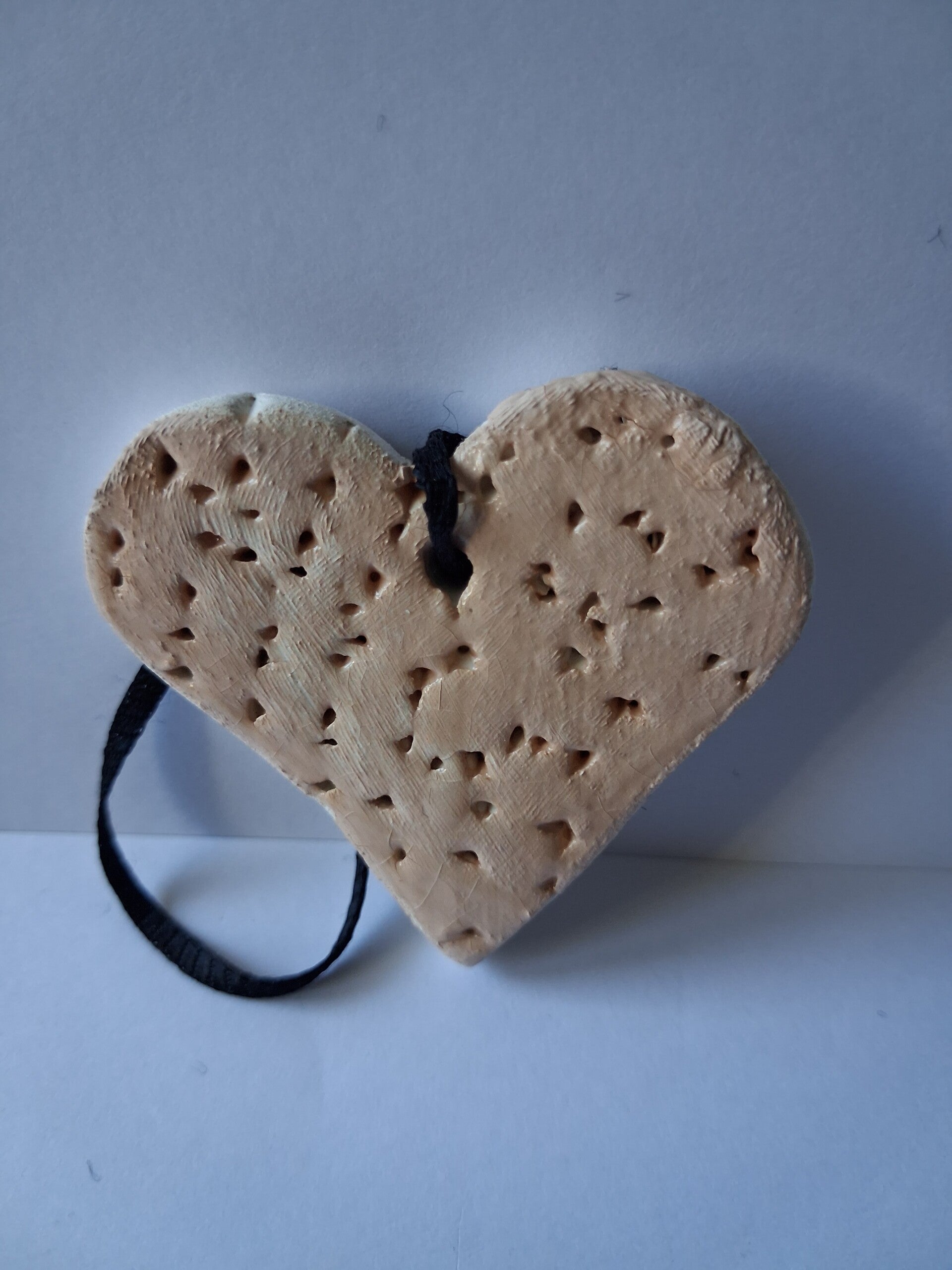 Coeur pendentif : Motif gravé beige