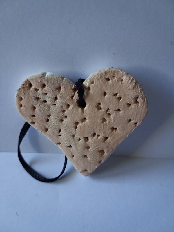 Coeur pendentif : Motif gravé beige