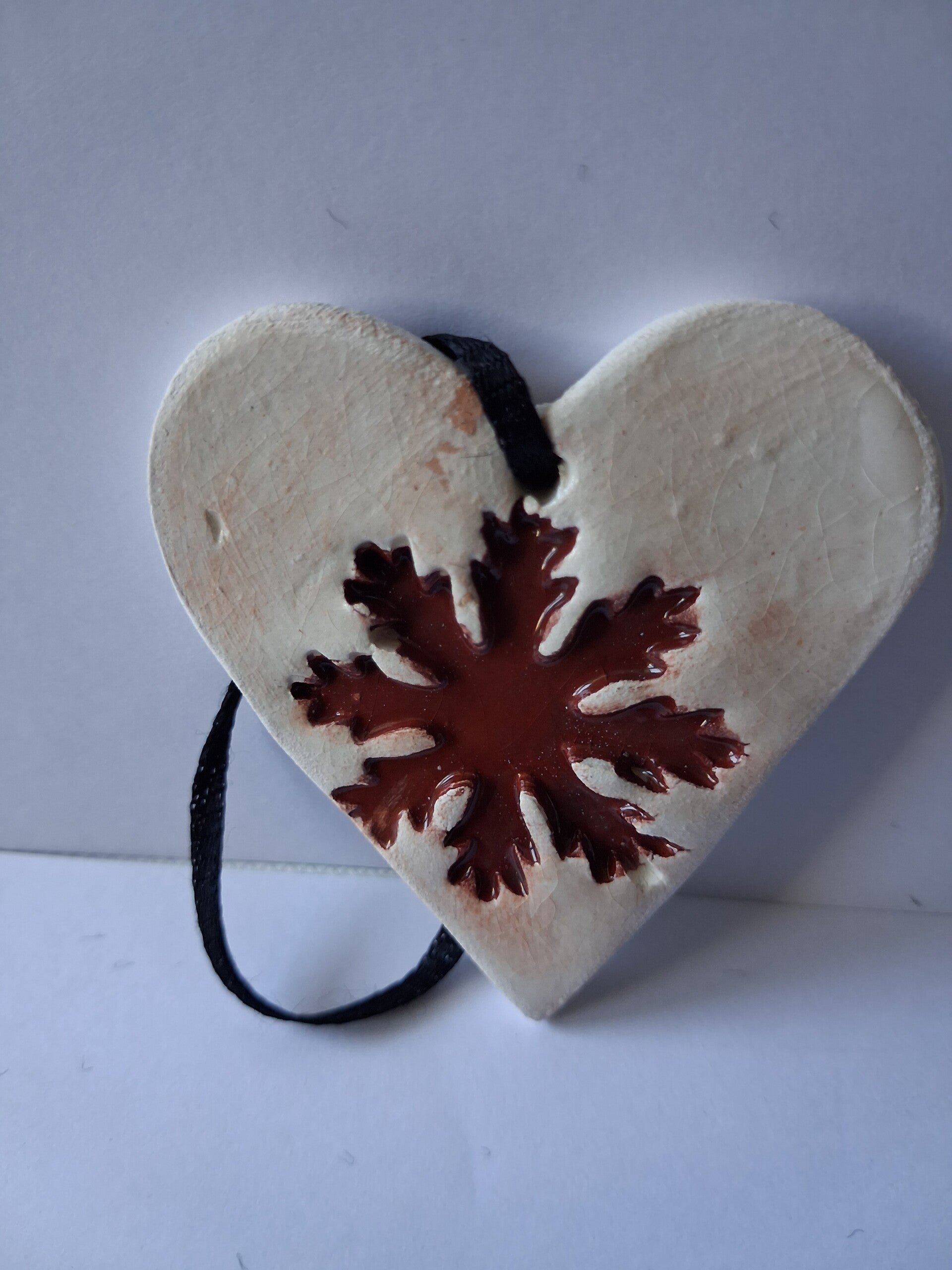Coeur pendentif : Motif flocon rouge