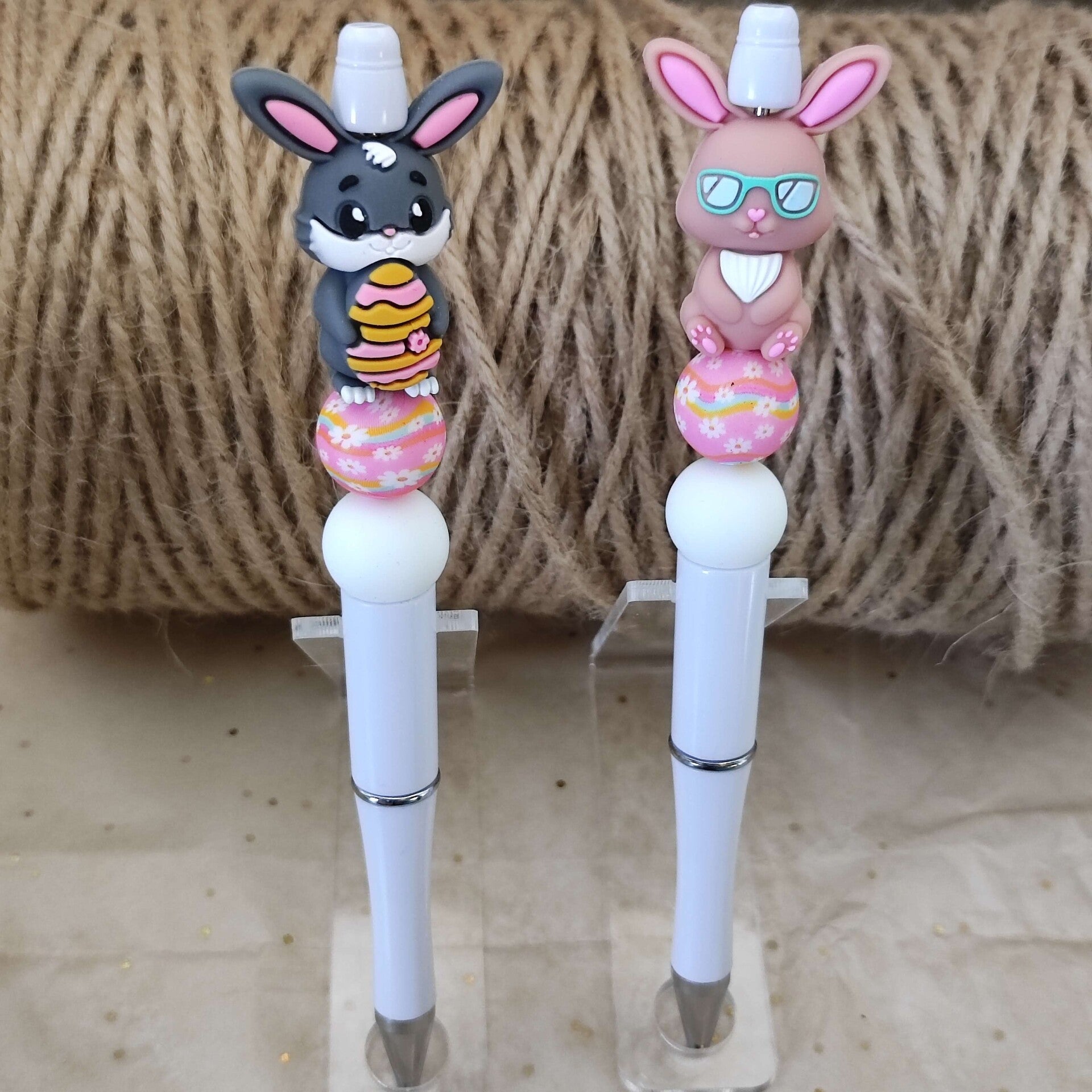 Kawaii Perlenstift Set – 2 Hasen Kugelschreiber mit Silikon-Figur & Perlen, Geschenkidee, Pastell