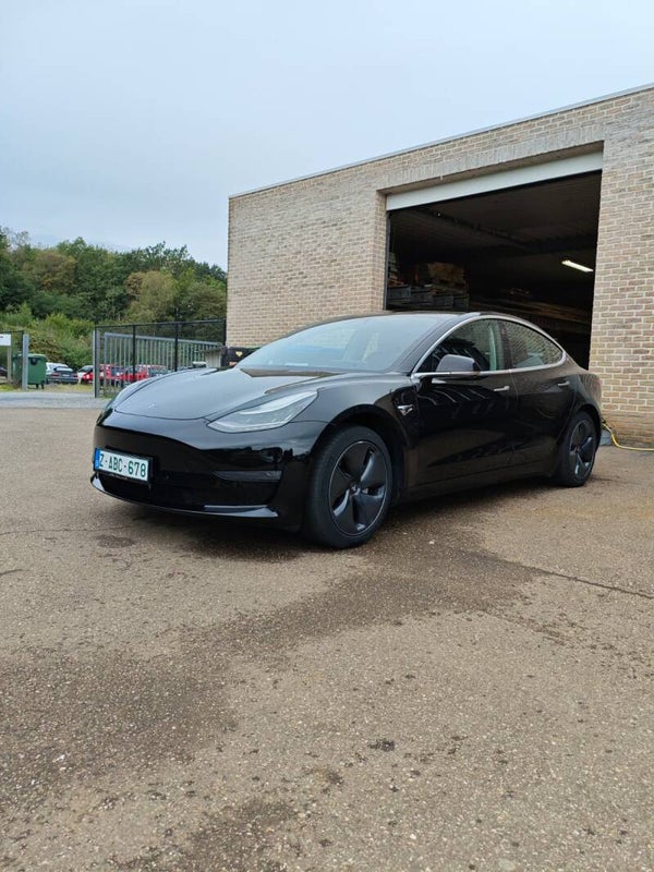 Tesla Model 3 SR+