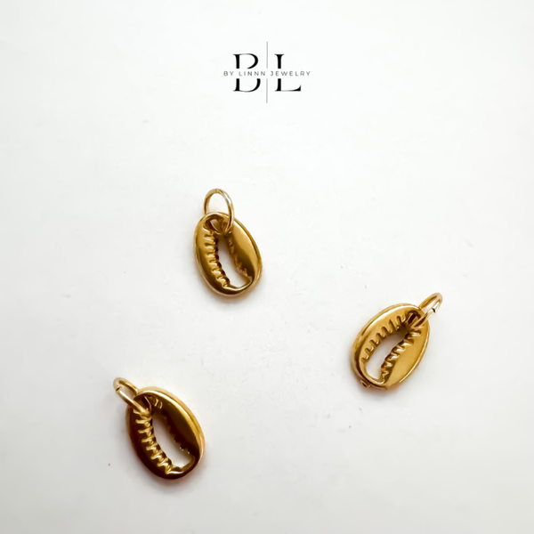 Cowrie shell bedel
