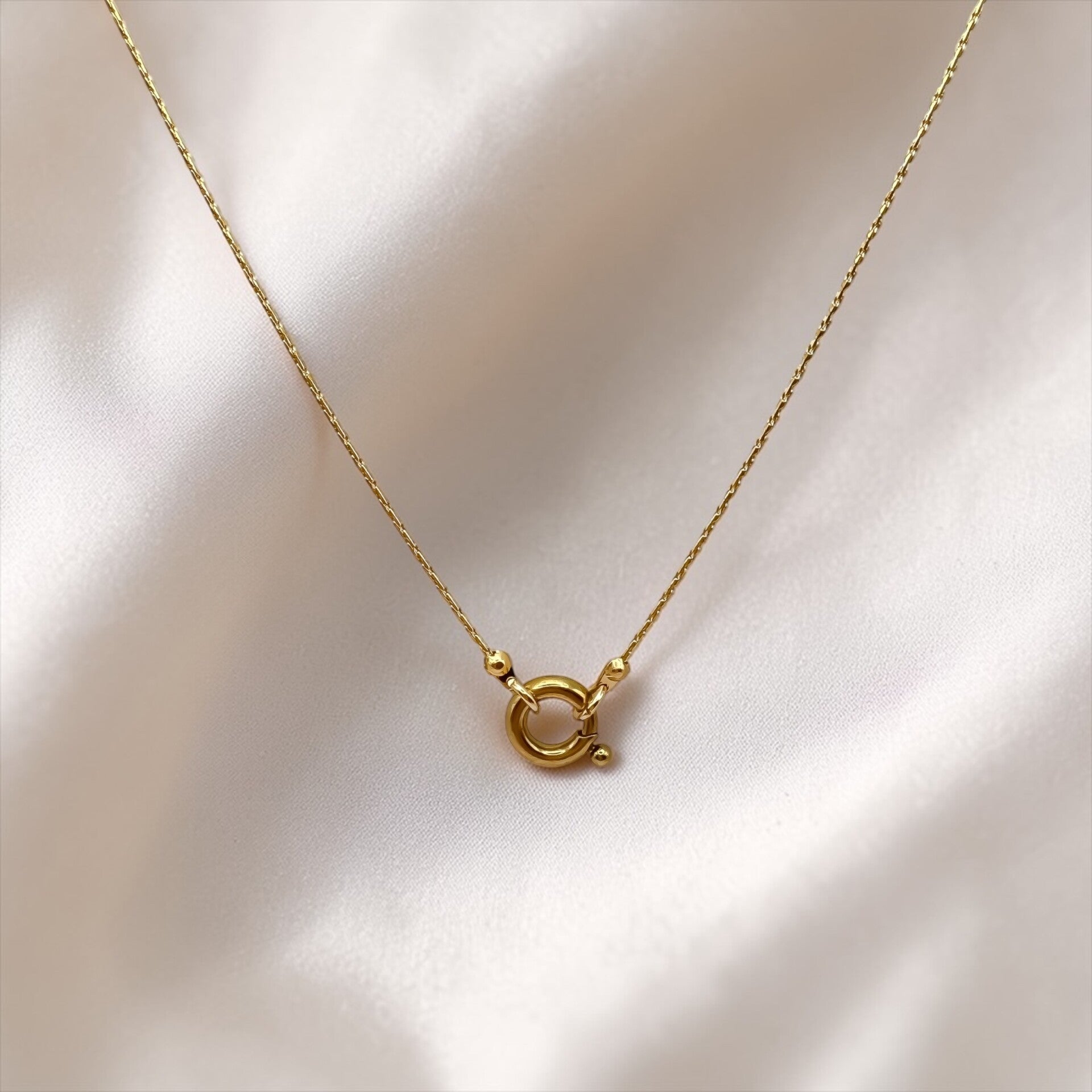 Elegant stripe necklace