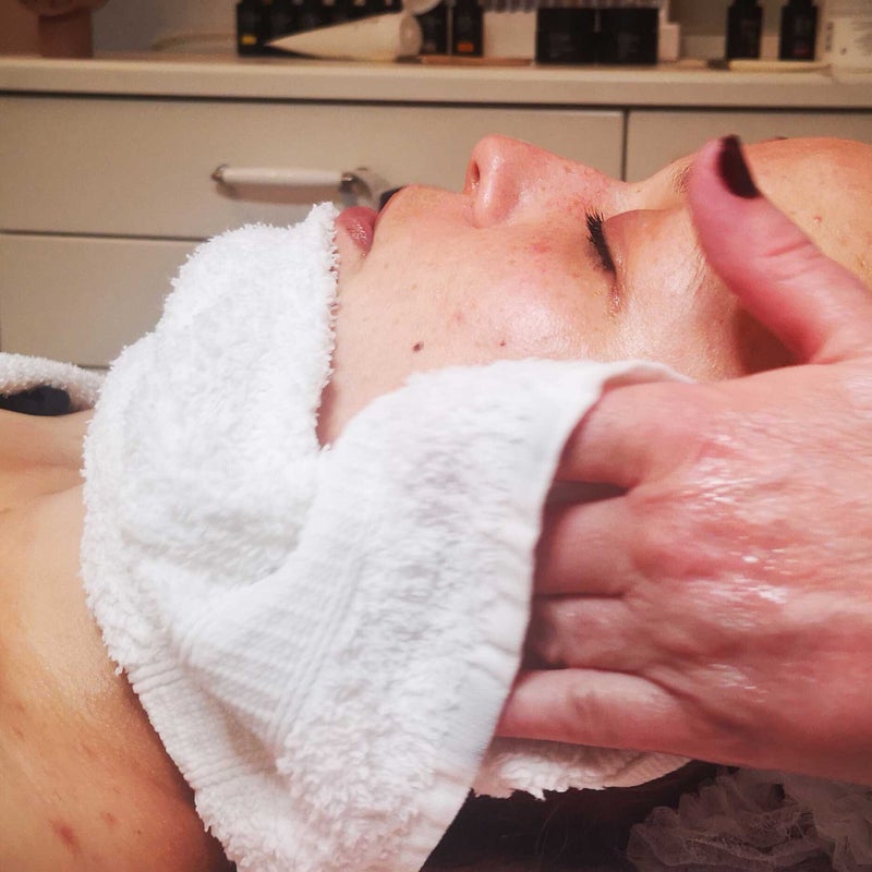 caruso-kosmetik-gesichtsbehandlung-handtuch-standard.jpg