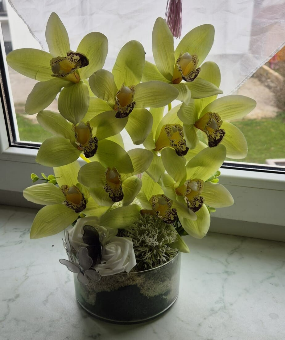 Cymbidium-Orchidee in Glasvase
