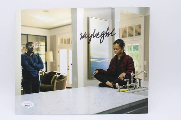 Autograph Kyliegh Curran - Abra Stone - Doctor Sleep - Signed Photo 8" x 10" - with COA