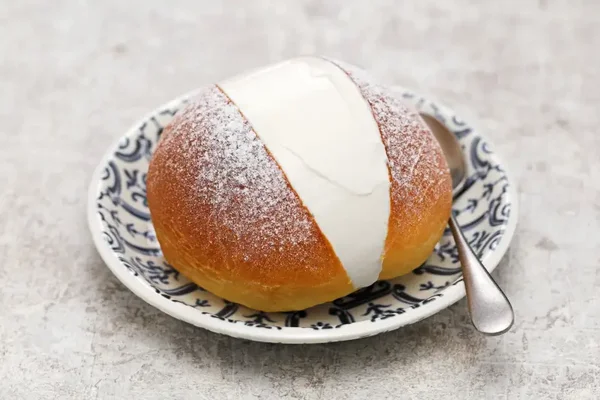 MARITOZZO CON LA PANNA