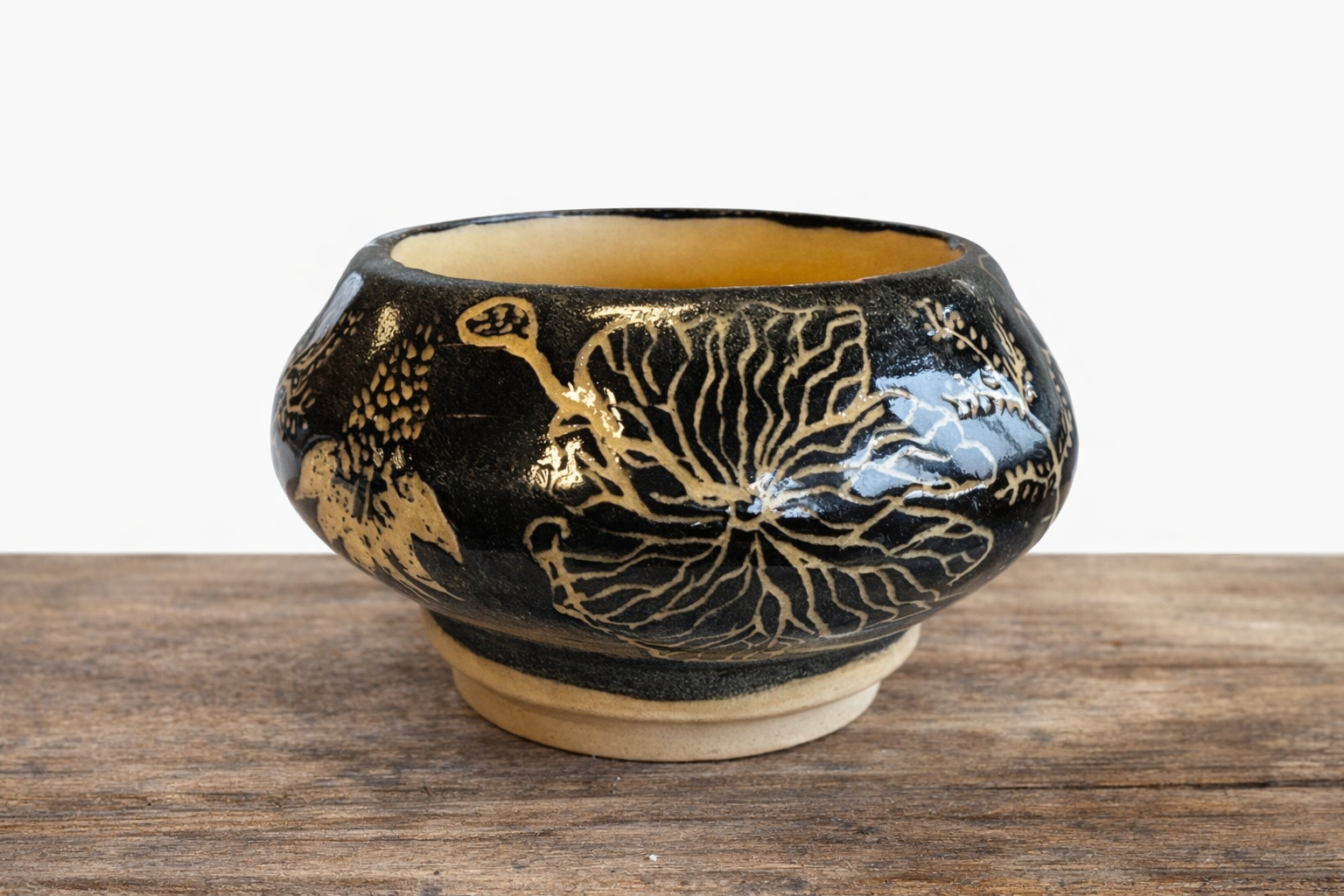 Bloemen schaaltje sgraffito