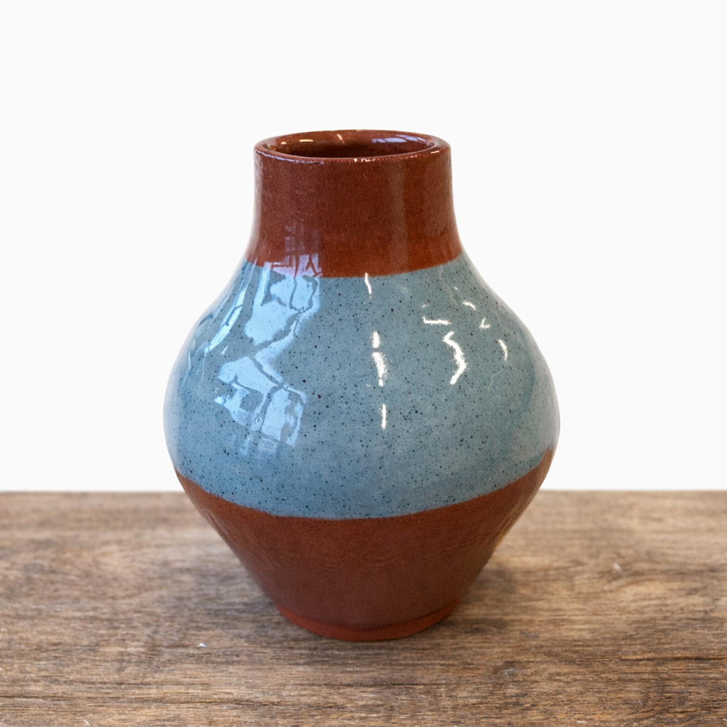 Vaasje met blauwe spikkels