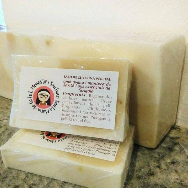 Jabón artesano de glicerina vegetal de avena, manteca de karité y caléndula