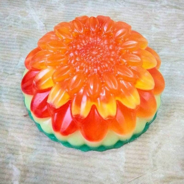 Jabones artesanos con forma de flor