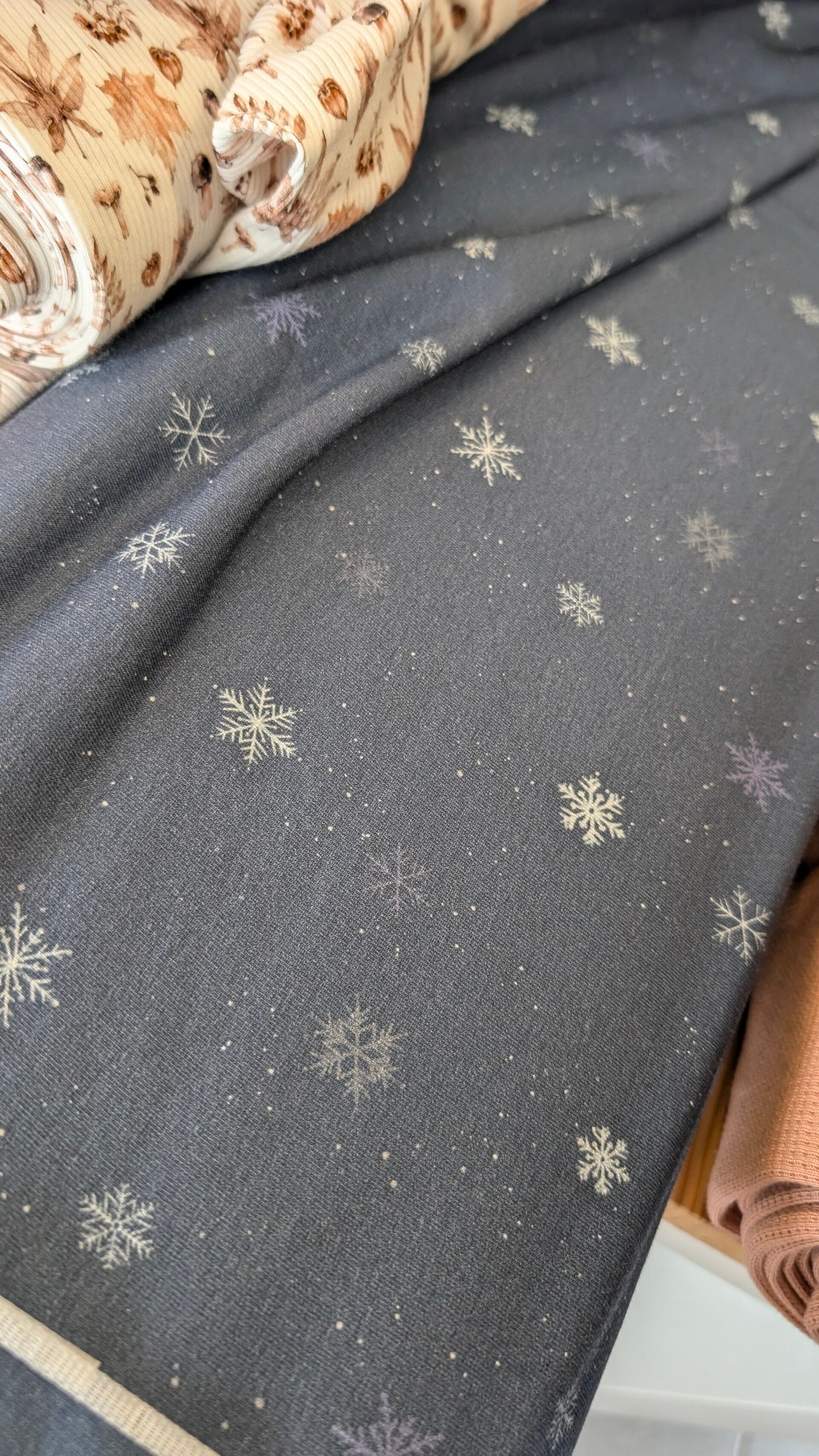 Frenchterrie Schneeflocken jeansblau