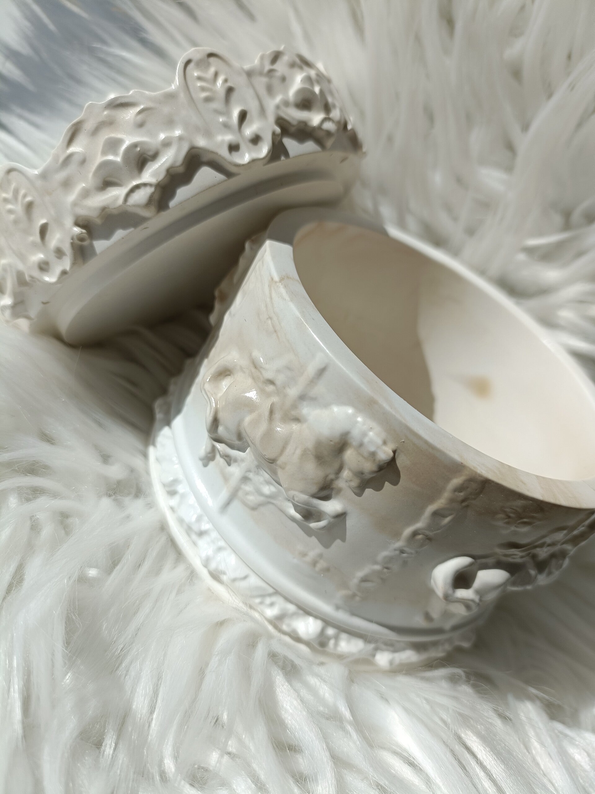 Boite a bijoux carrousel beige et blanche