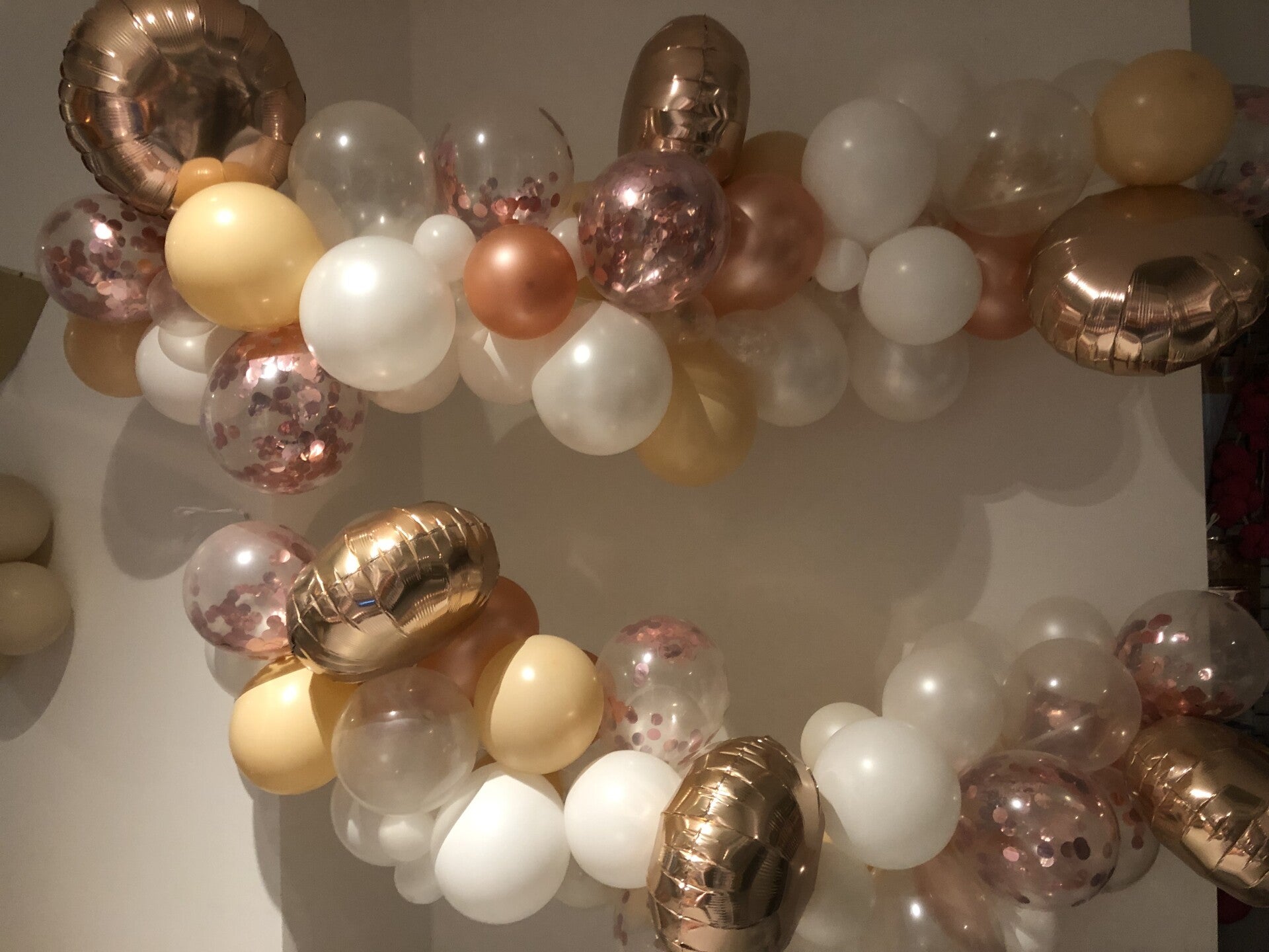 ORGANIC SLINGER MET CONFETTI -EN FOLIEBALLONNEN