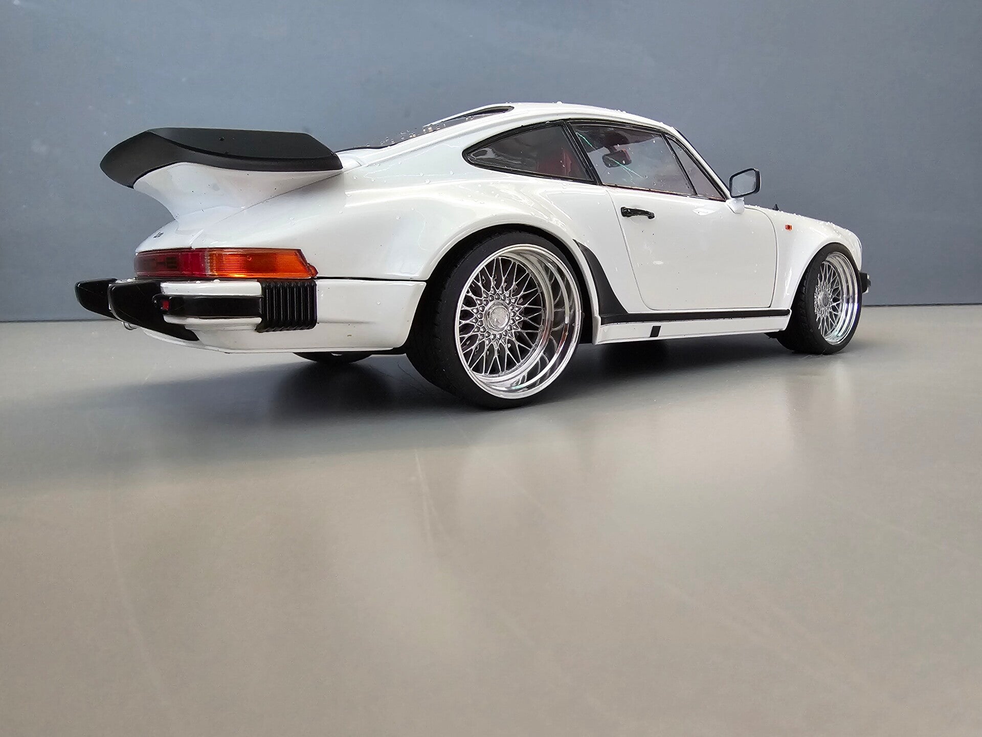 Porsche 911 (930) Turbo – Custom Modified | Lower1:18ed | 20” Alloys
