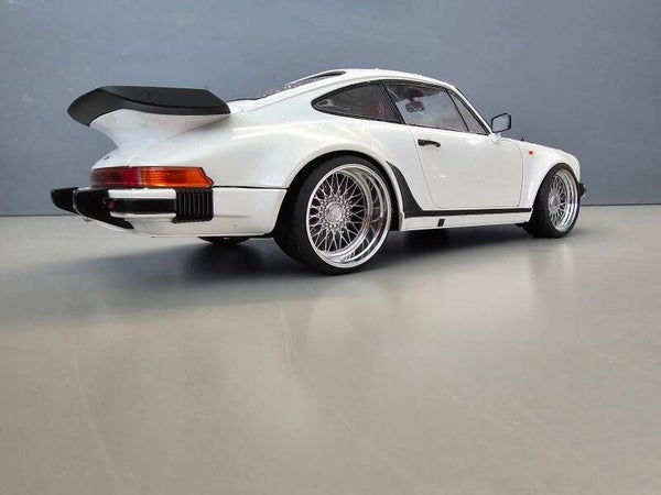Porsche 911 (930) Turbo – Custom Modified | Lower1:18ed | 20” Alloys