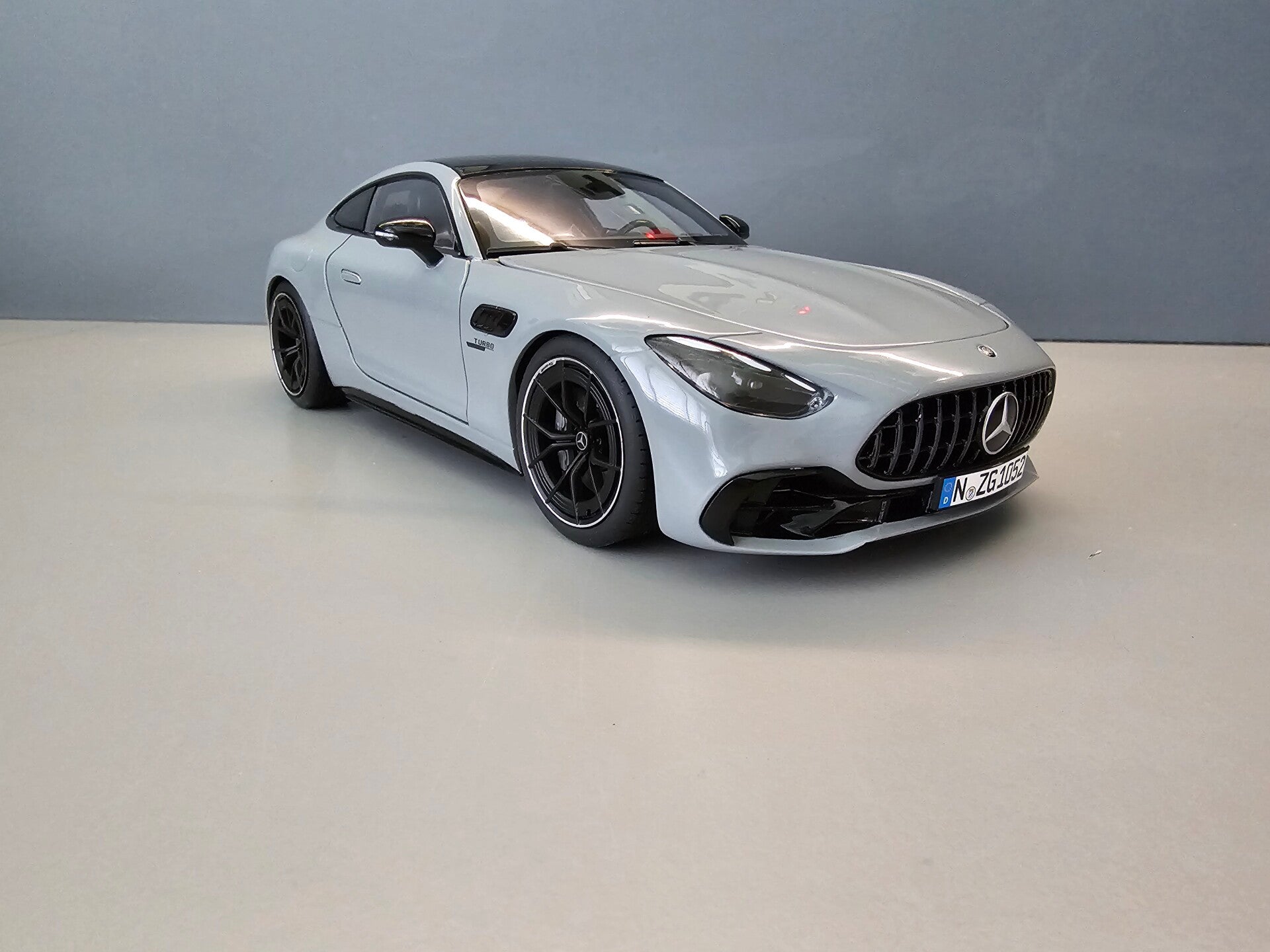 1:18 NZG Mercedes AMG GT 43  1052/59