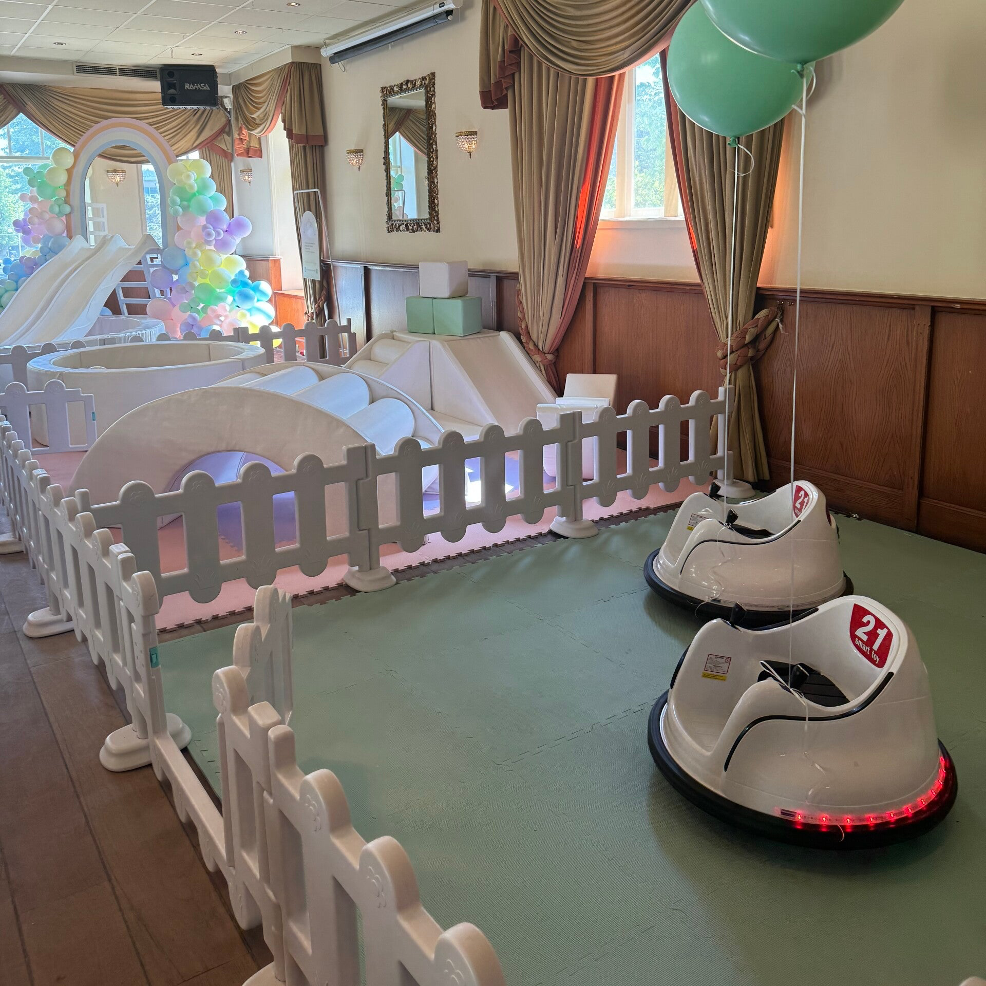 Ballenbak, playground en bumper cars