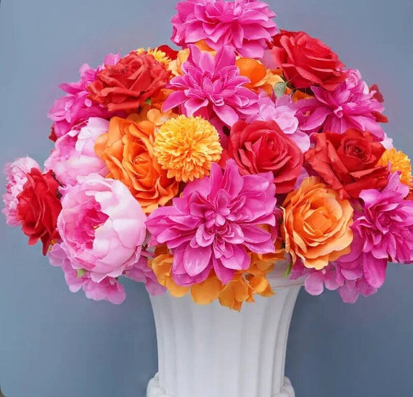 Roze en oranje bloemstuk