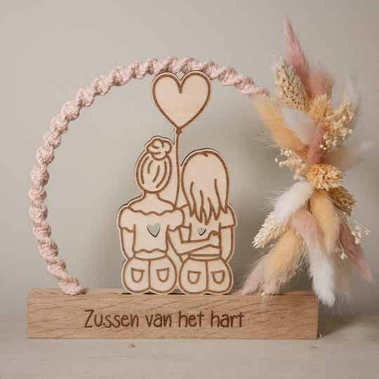 Eikenhouten droogbloemdecoratie met zussen van het hart quote