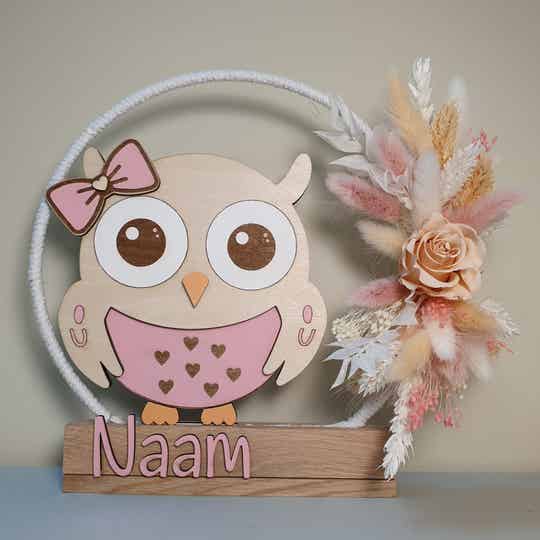 Gepersonaliseerde houten uil met droogbloemen