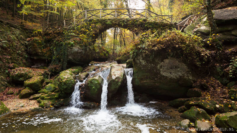 IMG_2452kopie-eifel_Wasserflle_teufelsschlucht_Schiessentmpel_Mullerthal_duitsland_luxemburg_natuurfoto_landschap_Naturfoto_landschaft_fallen_Wald_Natur_.jpg